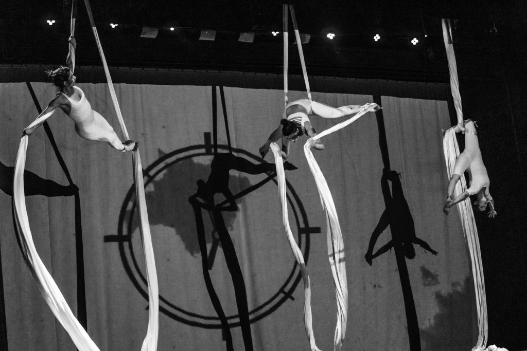 Telas en blanco y negro — Muestra de fin de año 2018 de Nido Centro de Artes