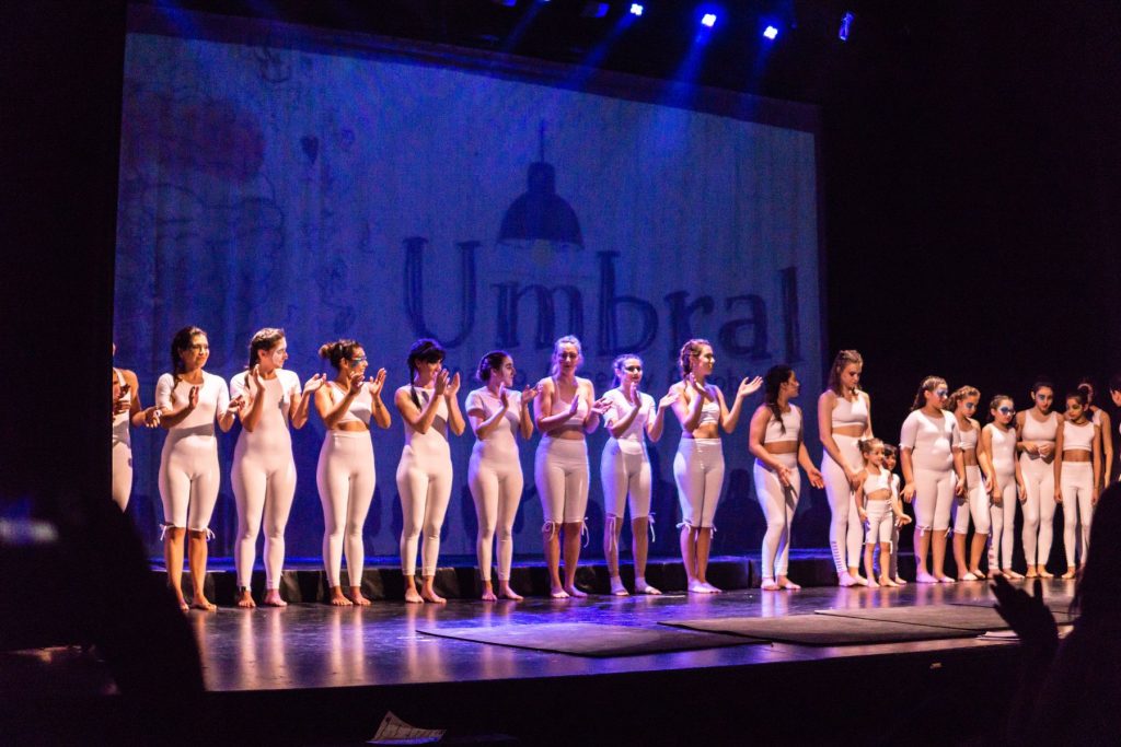 Saludo del elenco — Muestra de fin de año 2018 de Nido Centro de Artes